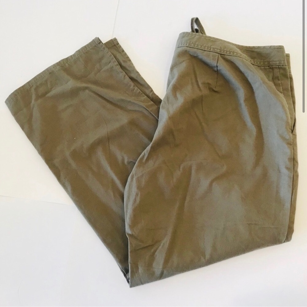 Express Crops Cropped Capri Pants NWT